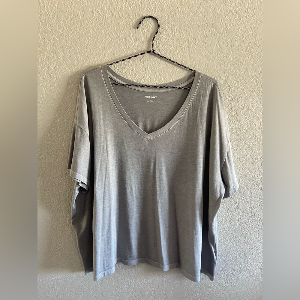 Old Navy grey v-neck